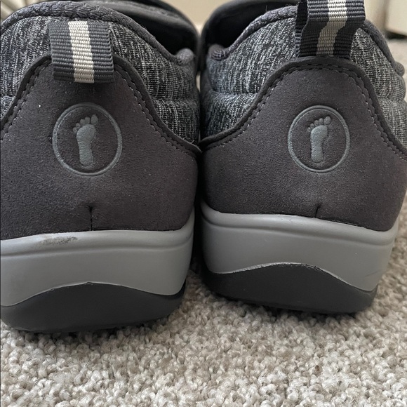 Orthofeet women’s Slip-On sneaker heather gray Sz 6.5 medium width - Picture 4 of 8